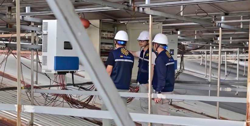 Kỹ thuật vi&ecirc;n Ivy Technique thi c&ocirc;ng hệ thống điện mặt trời tại c&ocirc;ng tr&igrave;nh